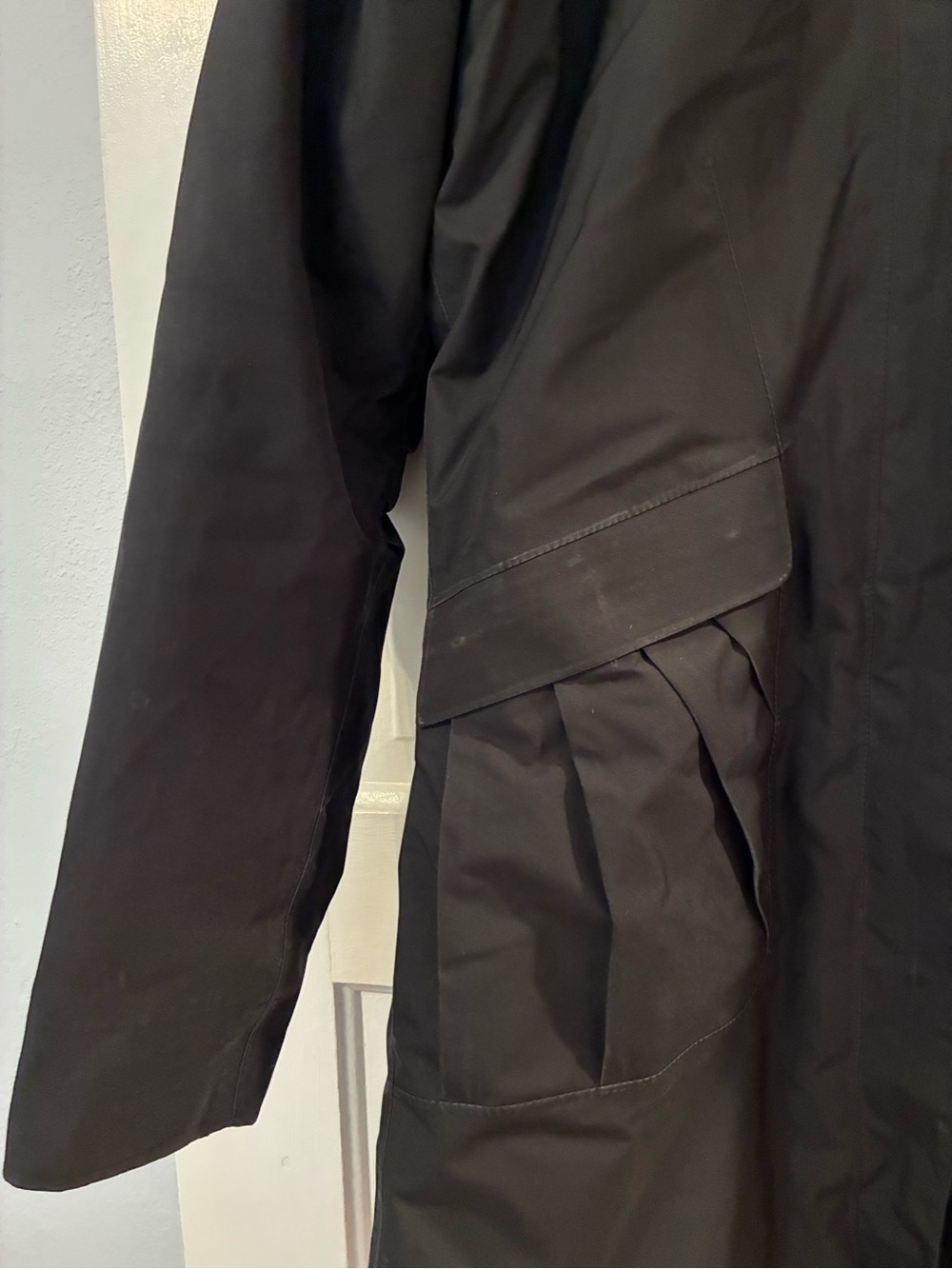 Patagonia Women's Black Hooded Rain Coat - Picture 6 of 11